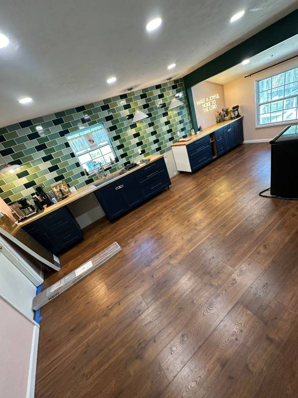 Laminate planks locked together during a professional installation