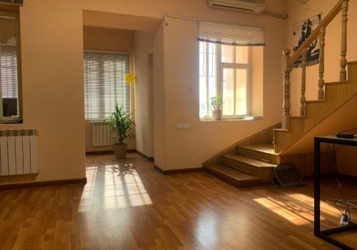 Understanding the Different Types of Hardwood Flooring_ Oak, Maple, and Beyond - blog